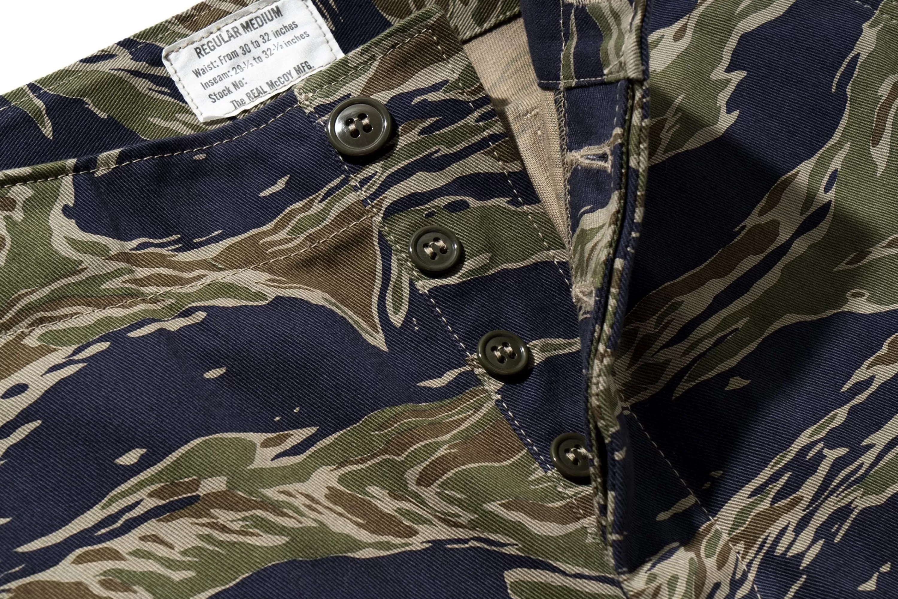 The Real McCoy's Tiger Camouflage Shorts / Tadpole Green Hot