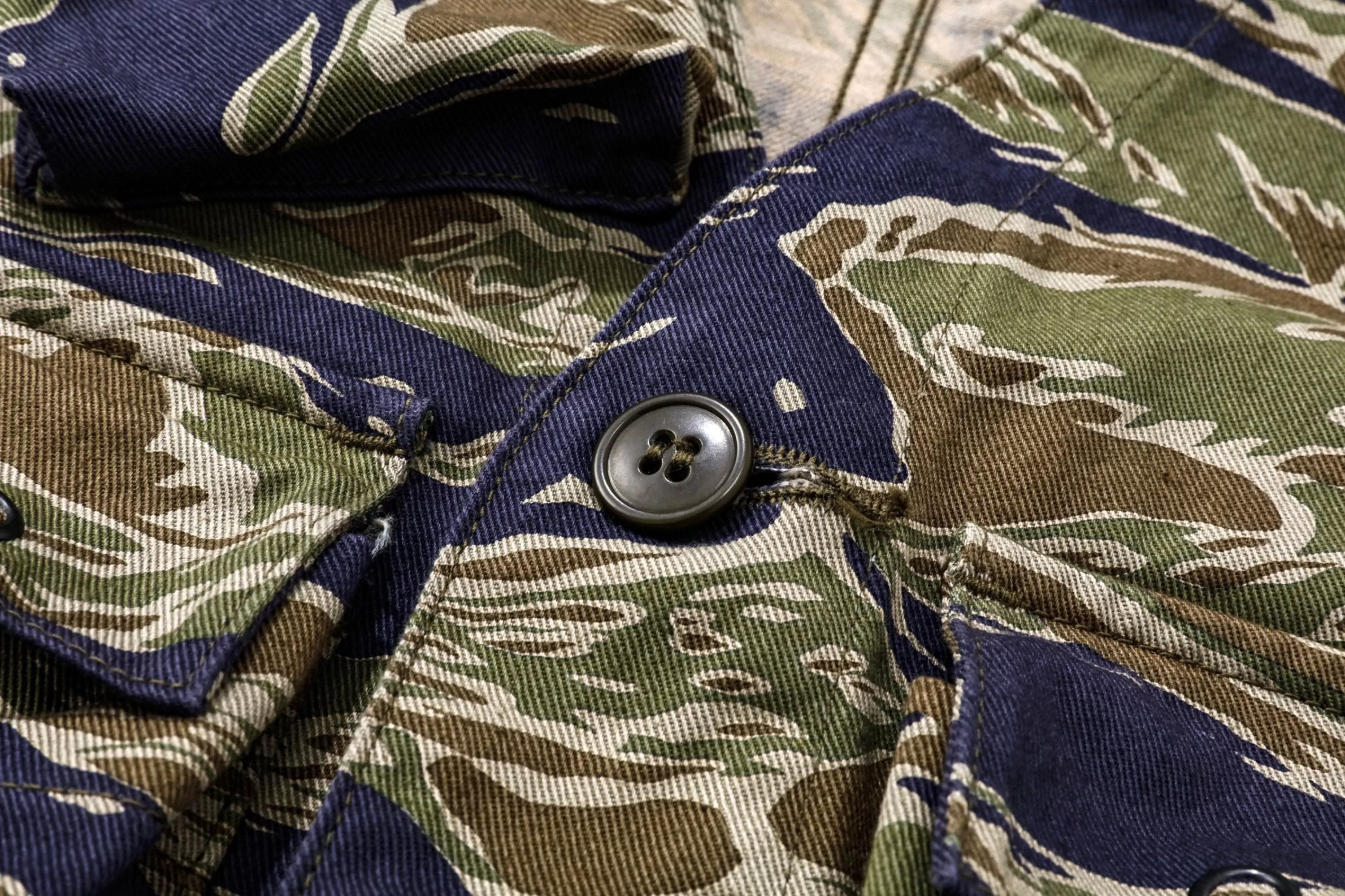 The Real McCoy's Tiger Camouflage Vest / Tadpole Green New